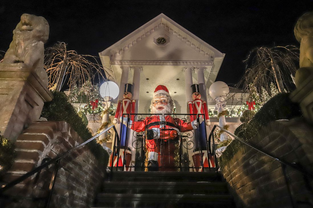 Dyker Heights holiday lights
